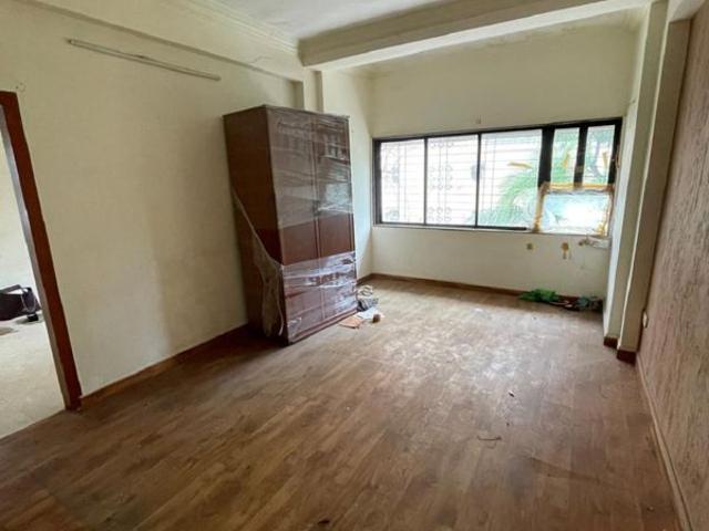 Rental | 1.5 BHK + 600 Sq.Ft. Apartment in Santacruz West