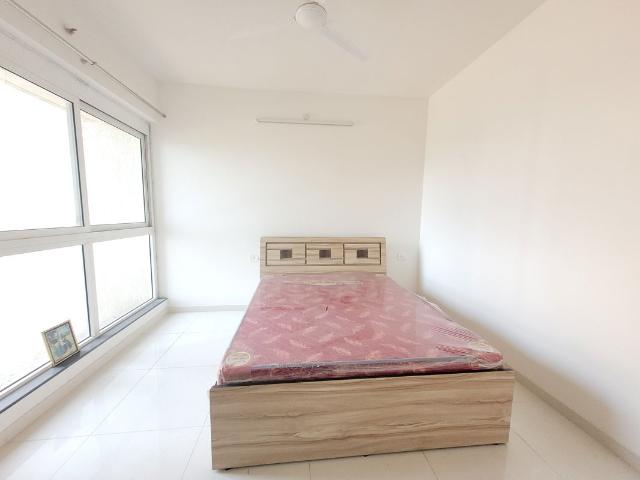 Rental | 1.5 BHK + 650 Sq.Ft. Apartment in Godrej Emerald