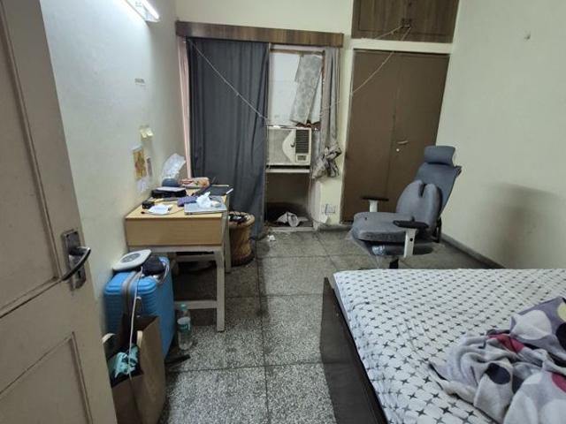 Rental | 1.5 BHK + 750 Sq.Ft. Apartment in Mayur Vihar