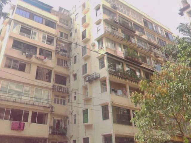 Rental | 1.5 BHK + 800 Sq.Ft. Apartment in Cumbala Hill
