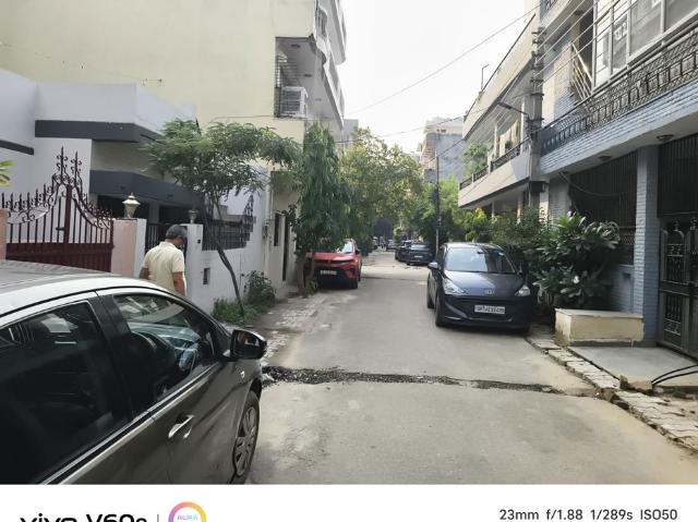 Rental | 1.5 BHK + 80 Sq.Yd. Independent House in Vasundhara Colony Welfare Sector 15