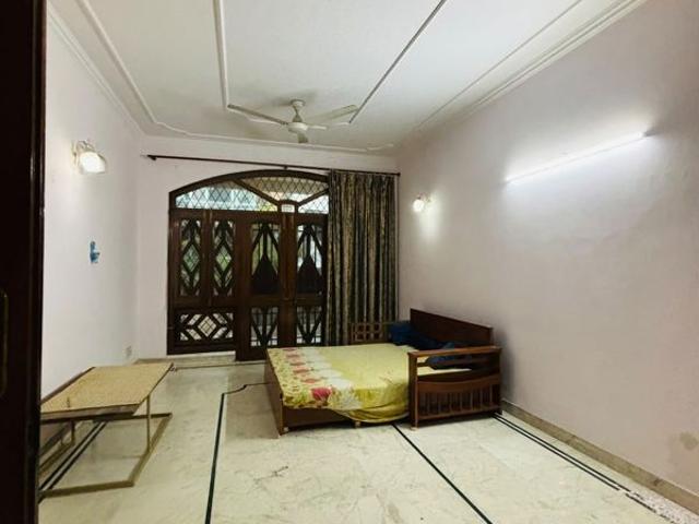 Rental | 1.5 BHK + 2500 Sq.Ft. Independent House in DLF Phase II