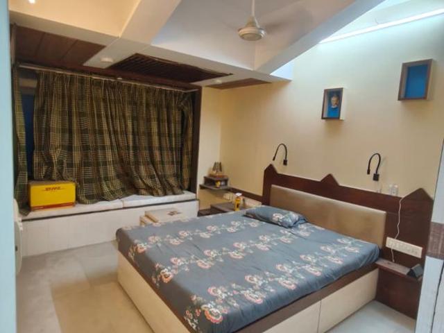 Rental | 1.5 BHK + Pooja Room,Study Room 600 Sq.Ft. Apartment in Emerald Apartment Santacruz