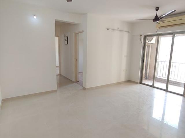 Rental | 1.5 BHK + Pooja Room,Servant Room,Study Room,Extra Room,Basement,Store Room 999 Sq.Ft. Apartment in Casa RioGold