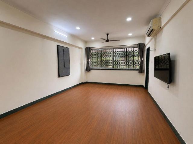 Rental | 1.5 BHK + Prayer Room 600 Sq.Ft. Apartment in Santacruz West