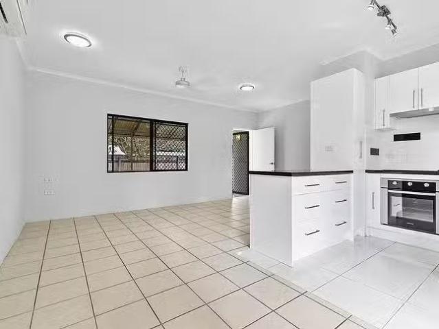 Unique 1 & 2/1 Seary Close, Whitfield, QLD 4870