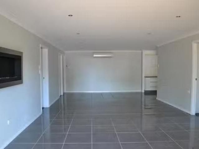 Nice 1 Thirteenth Avenue, Parkside, QLD 4825
