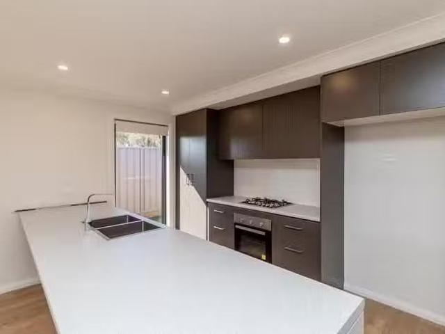 Rental! 1 Turramia Crescent, Gobbagombalin, NSW 2650