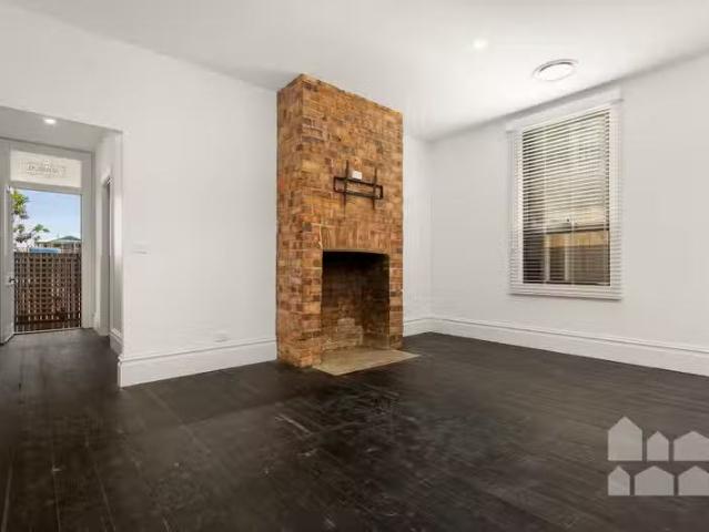 Charming 1 Admiral Street, Seddon VIC 3011