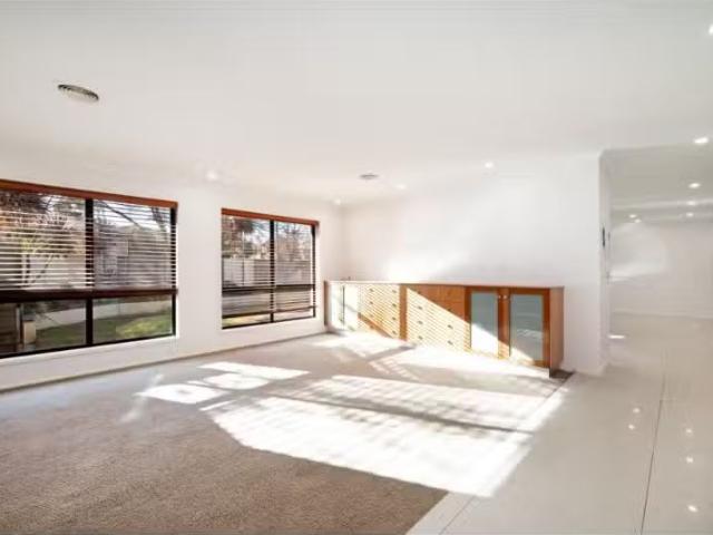 Cheap 1 Auburn Street, AMAROO House for rent Listed by Jessic.