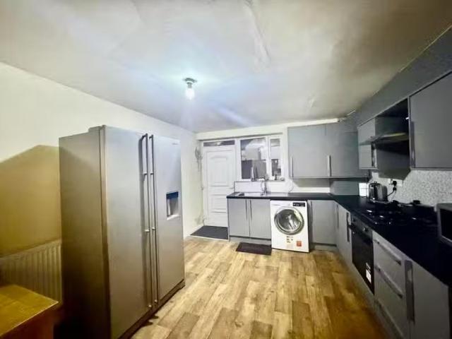 For Rent! 1 BA 4 bedroom apartment for rent in Padiham Road, B.