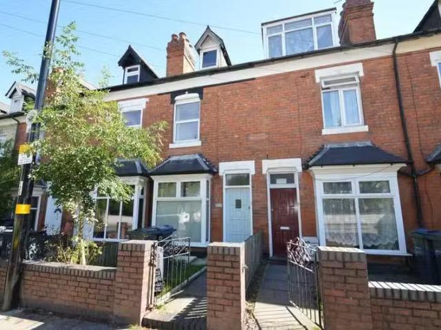 Cozy 1 BA 4 bedroom house for rent in Pershore Road, Selly Par.