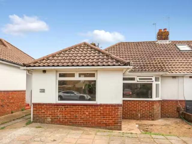 Unique 1 BA 4 bedroom semi detached bungalow for rent in Valle.