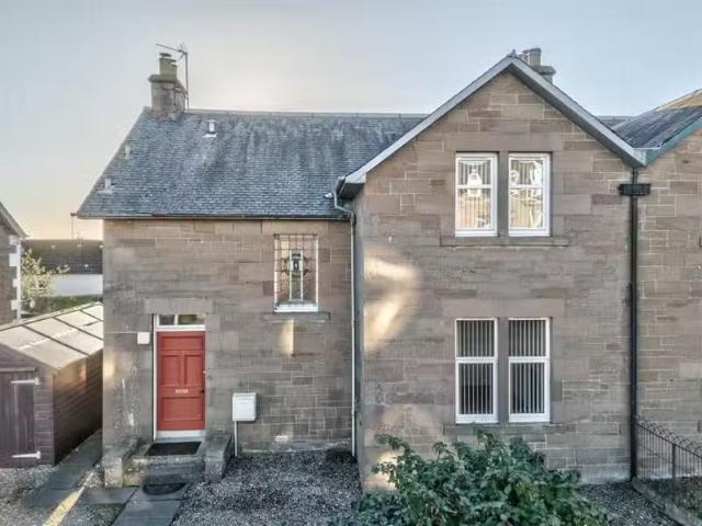 Unique 1 BA 4 bedroom semi detached house for rent in Craig Ro.