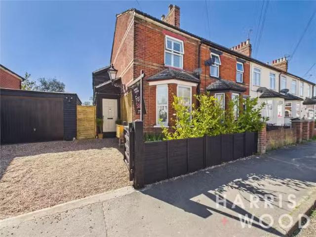Cozy 1 BA 4 bedroom semi detached house for rent in Manor Road.