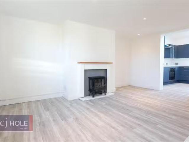 Charming 1 BA 4 bedroom semi detached house for rent in Sylvan.