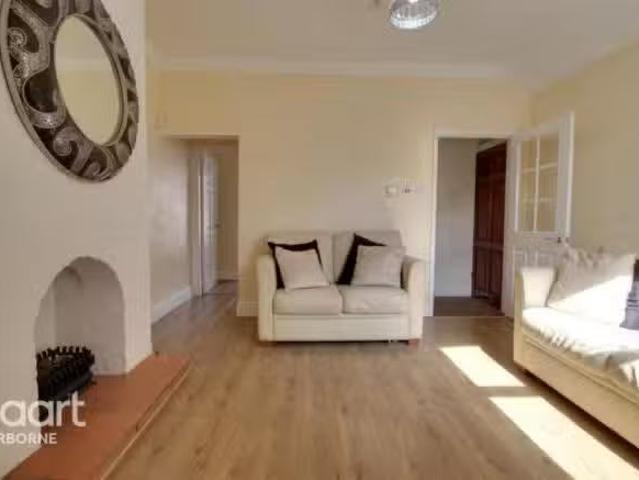 Cozy 1 BA 4 bedroom terraced house for rent in Margaret Road.