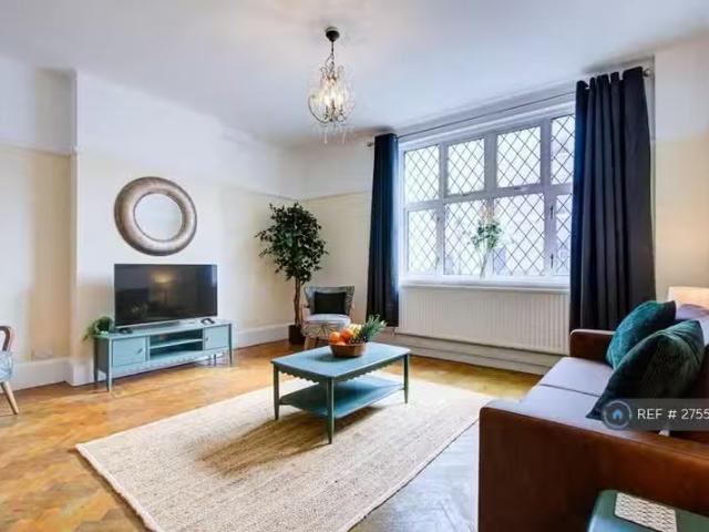 New 1 BA 4 bedroom terraced house for rent in The Bayle, Folke.