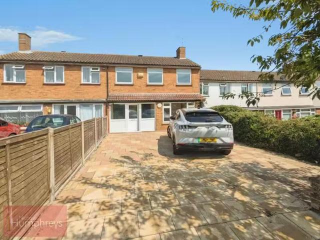 Cozy 1 BA 5 bedroom house share for rent in Cherry Way, Hatfie.