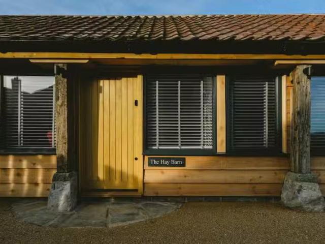 Just in! 1 BA 1 bedroom cottage for rent in The Hay Barn, Tock.