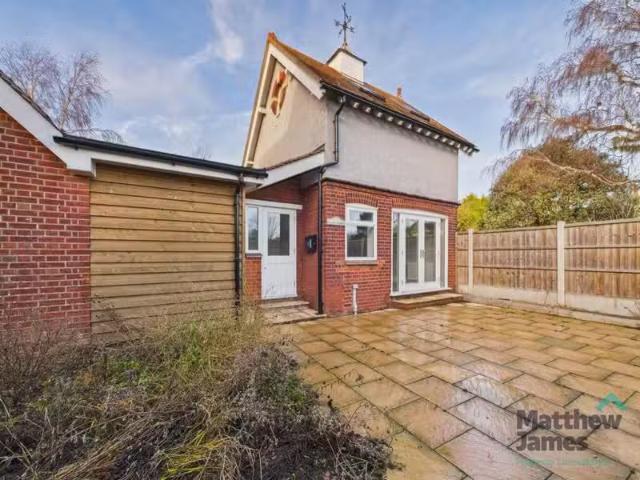 New 1 BA 1 bedroom cottage for rent in Connaught Gardens East.