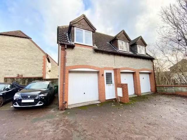 Just in! 1 BA 1 bedroom coach house for rent in Turnberry, Bri.