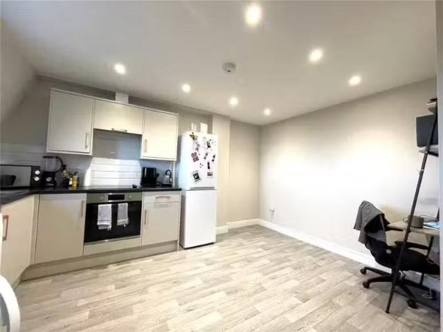 Nice 1 BA 1 bedroom apartment for rent in Marlborough Court, T.