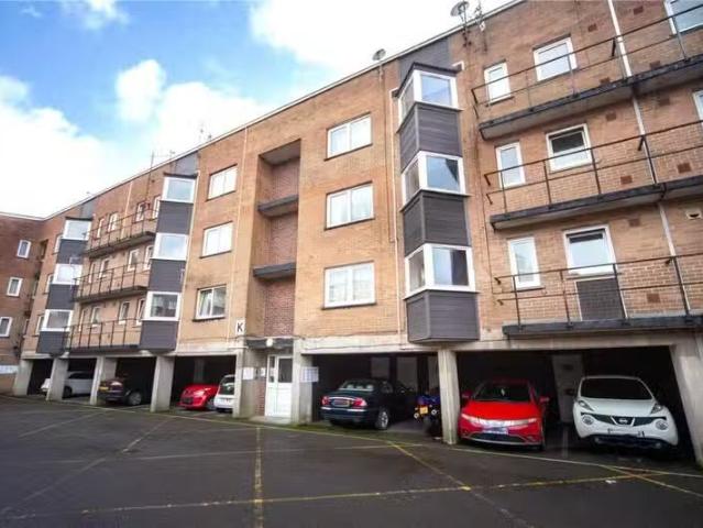 Unique 1 BA 1 bedroom apartment for rent in Coed Edeyrn, Llane.