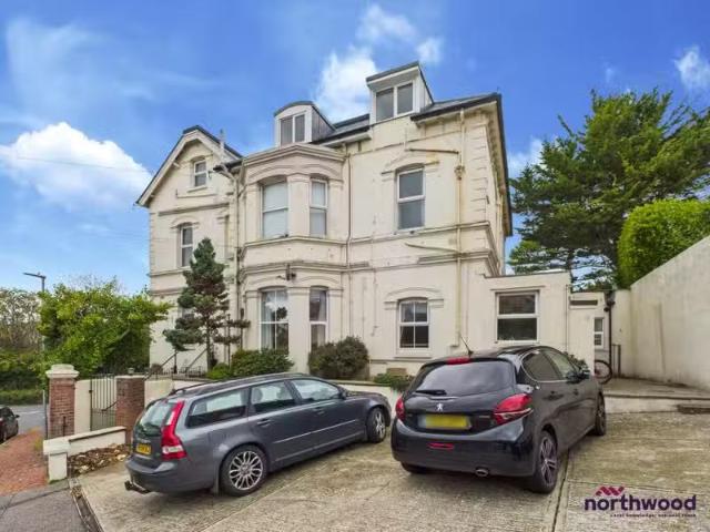 Just in! 1 BA 1 bedroom apartment for rent in Hurst Road, Uppe.