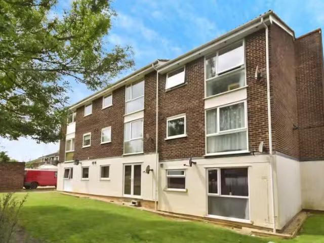 Nice 1 BA 1 bedroom apartment for rent in Long Horse Croft, Sa.