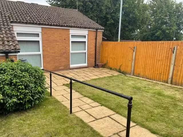 For Rent! 1 BA 1 bedroom bungalow for rent in Arrowfield Green.