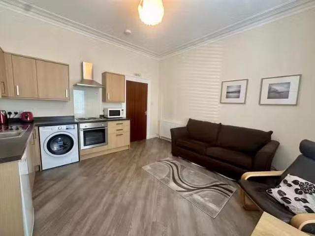 Deal! 1 BA 1 bedroom ground floor flat for rent in Thistle Str.