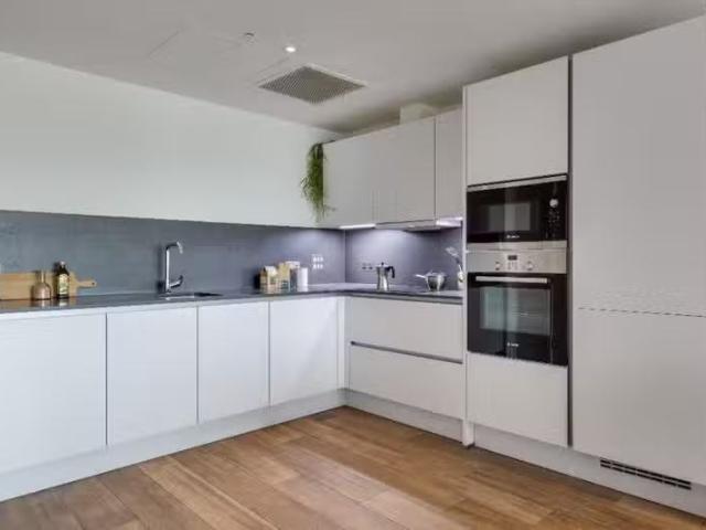 Just in! 1 BA 1 bedroom flat for rent in Three Colts Lane, Lon.
