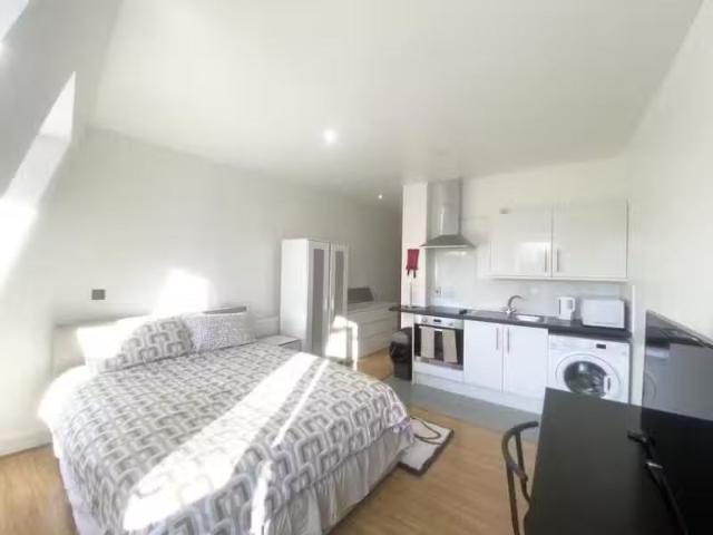 Unique 1 BA 1 bedroom flat for rent in Burdett Road, London, E3