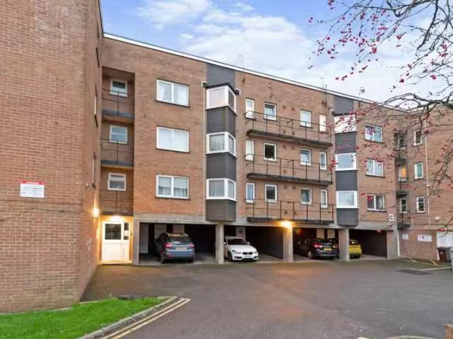 Rental! 1 BA 1 bedroom flat for rent in Coed Edeyrn, Llanedeyr.