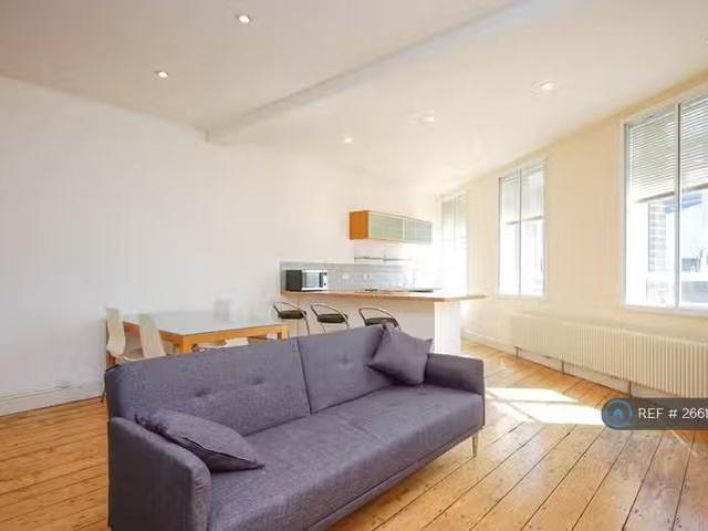 Charming 1 BA 1 bedroom flat for rent in Cowcross Street, Lond.