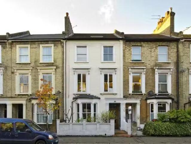 For Rent! 1 BA 1 bedroom flat for rent in Cricketfield Road, C.