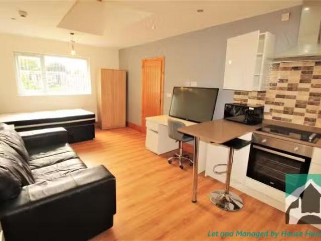 Unique 1 BA 1 bedroom flat for rent in Flat 5 Rookery Road, Bi.