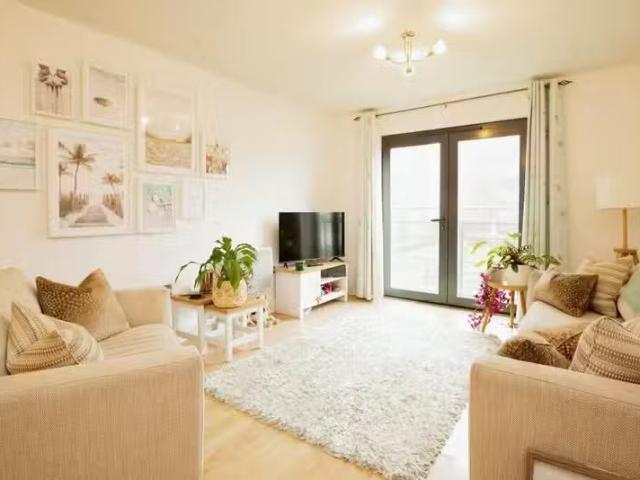 Unique 1 BA 1 bedroom flat for rent in Galleon Way, Caerdydd.