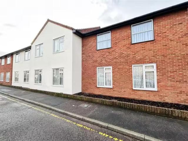 Nice 1 BA 1 bedroom flat for rent in North Street, Walton On T.