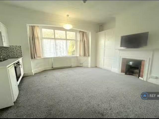 Cozy 1 BA 1 bedroom flat for rent in Queens Park Gardens, Bour.