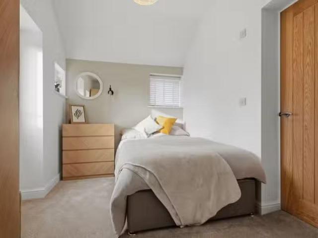 Cozy 1 BA 1 bedroom house share for rent in Garland Road, Pool.