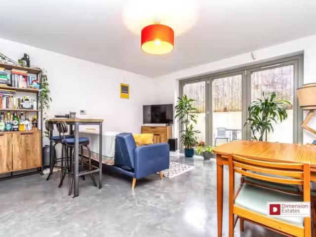 Cozy 1 BA 1 bedroom terraced house for rent in Millfields Road.