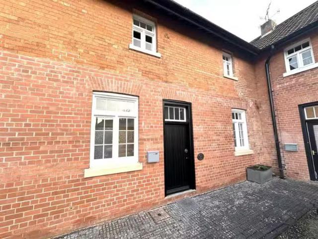 Rental! 1 BA 2 bedroom cottage for rent in Farriers Place, Wis.