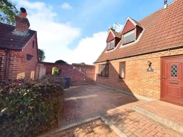 Nice 1 BA 2 bedroom cottage for rent in Peakes Croft, Bawtry.