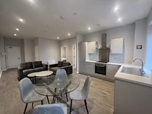 Charming 1 BA 2 bedroom apartment for rent in Crosby Road Nort.