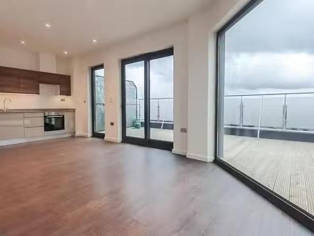 For Rent! 1 BA 2 bedroom apartment for rent in Deacons House.