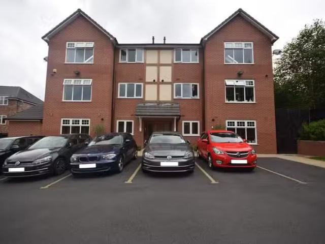 Cheap 1 BA 2 bedroom apartment for rent in Drayton Court, Broa.