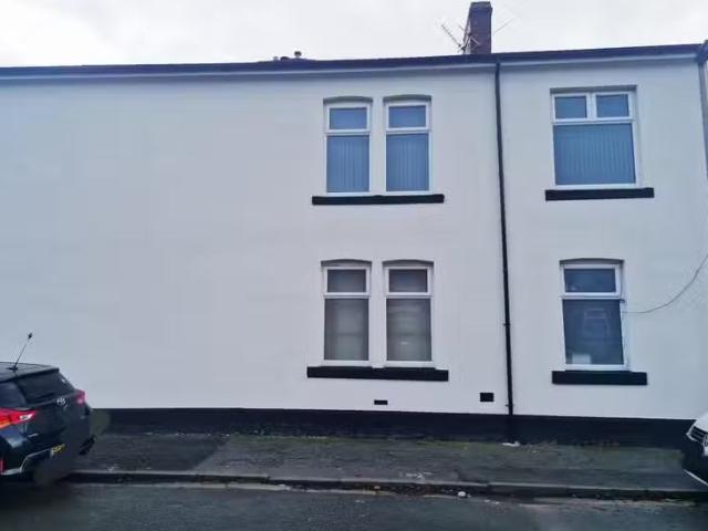 Cheap 1 BA 2 bedroom apartment for rent in Preston Old Road, BB2