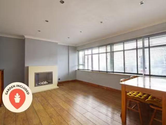 For Rent! 1 BA 2 bedroom apartment for rent in Westover Road.